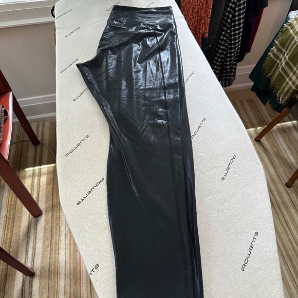 Black, shiny, sexy liquid leggings - Size L/XL - Picture 8 of 14